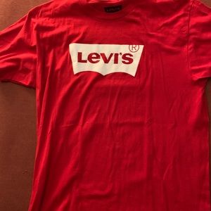 Levi tee
